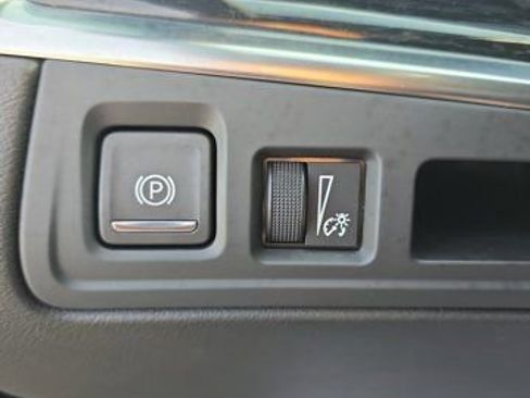 Used 2025 Cadillac XT5 Premium Luxury image 28