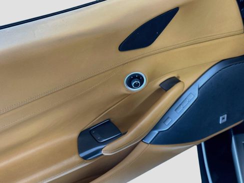 Used 2019 Ferrari Portofino RWD image 16