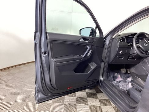 Used 2021 Volkswagen Tiguan SEL w/ 3rd Row Seat Package AWD/4WD image 16