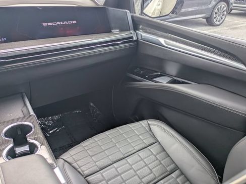 Used 2025 Cadillac Escalade V AWD/4WD image 19