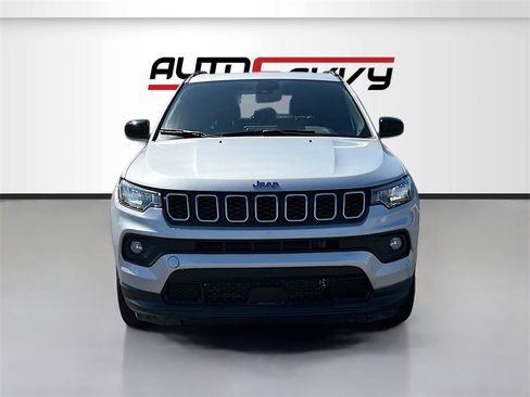 Used 2025 Jeep Compass Latitude image 2
