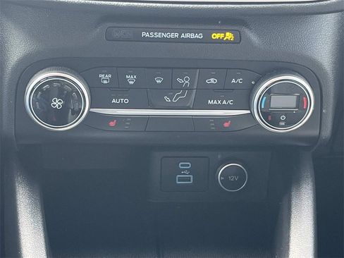 Used 2020 Ford Escape SE image 22