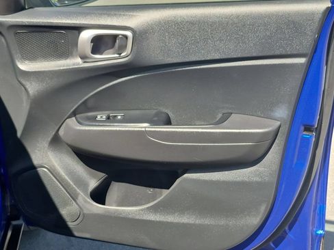 Used 2025 Hyundai Venue SEL FWD image 33