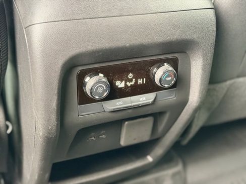 Used 2025 Chevrolet Traverse LT w/ Driver Confidence Package image 24