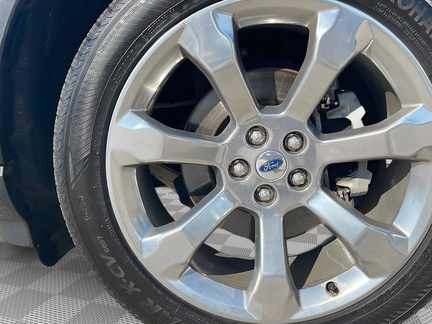 Used 2020 Ford Explorer Platinum w/ Premium Technology Package AWD/4WD image 10