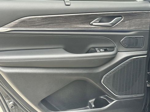 Used 2024 Jeep Grand Cherokee L Overland w/ Advanced Protech Group III image 23