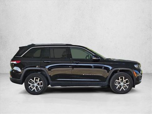 Used 2023 Jeep Grand Cherokee Limited AWD/4WD image 4