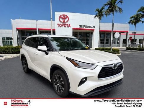 Used 2021 Toyota Highlander XLE FWD image 1