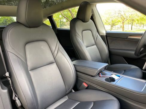 Used 2023 Tesla Model Y Long Range image 35