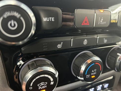 Used 2025 RAM 1500 Big Horn AWD/4WD image 32