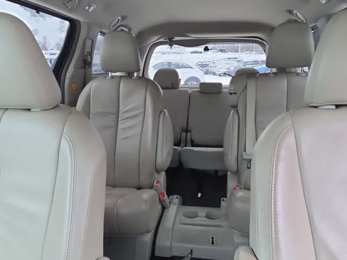 Used 2012 Toyota Sienna XLE image 8