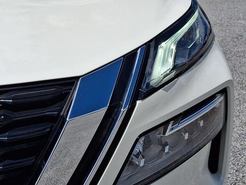 Used 2023 Nissan Rogue SV AWD/4WD image 12