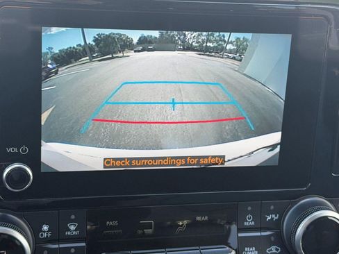 Used 2023 Toyota Highlander XLE image 25