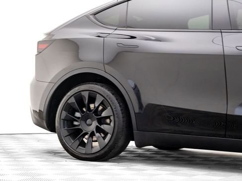 Used 2024 Tesla Model Y Long Range image 31