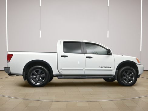 Used 2015 Nissan Titan SV w/ SV Value Truck Package RWD image 19