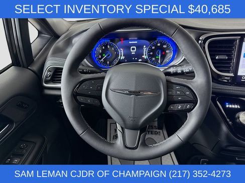 New 2026 Chrysler Pacifica Select w/ S Appearance Package image 11