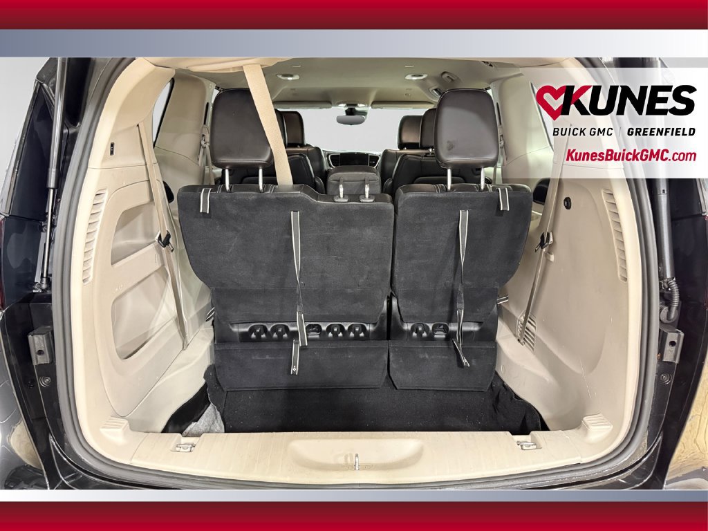 Used 2023 Chrysler Pacifica Touring-L FWD image 38