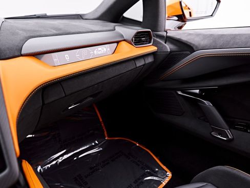 Used 2025 Lamborghini Revuelto AWD/4WD image 87