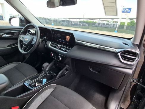 Used 2025 Chevrolet TrailBlazer LT AWD/4WD image 22