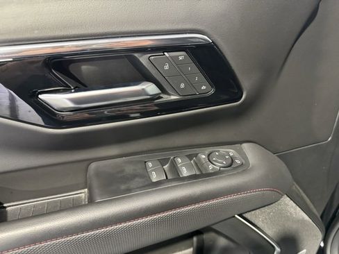 Used 2025 Chevrolet Suburban RST w/ Comfort Package image 6