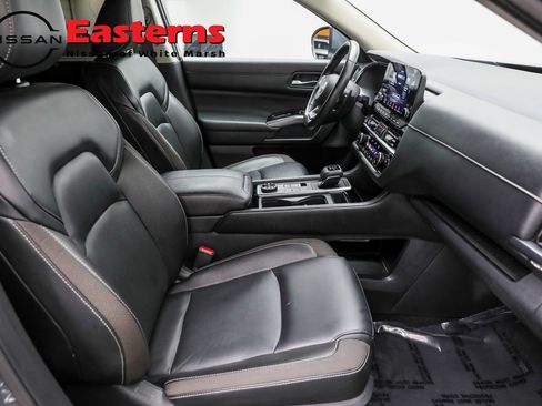 Used 2023 Nissan Pathfinder SL AWD/4WD image 24