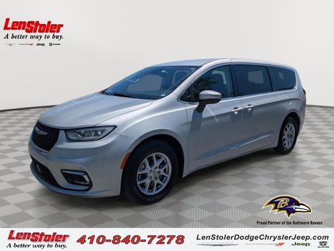 Used 2023 Chrysler Pacifica Touring-L FWD image 1
