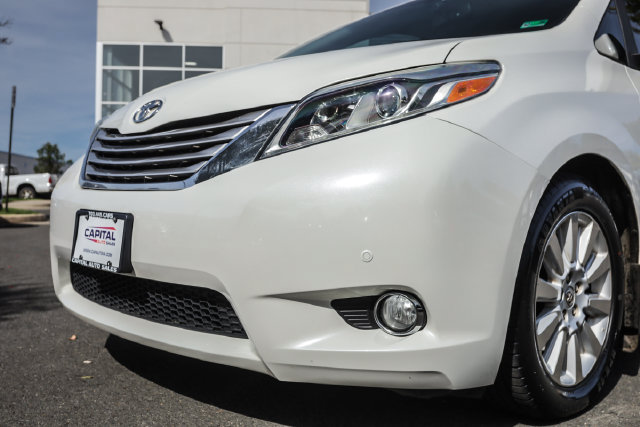 Used 2016 Toyota Sienna Limited Premium FWD image 10