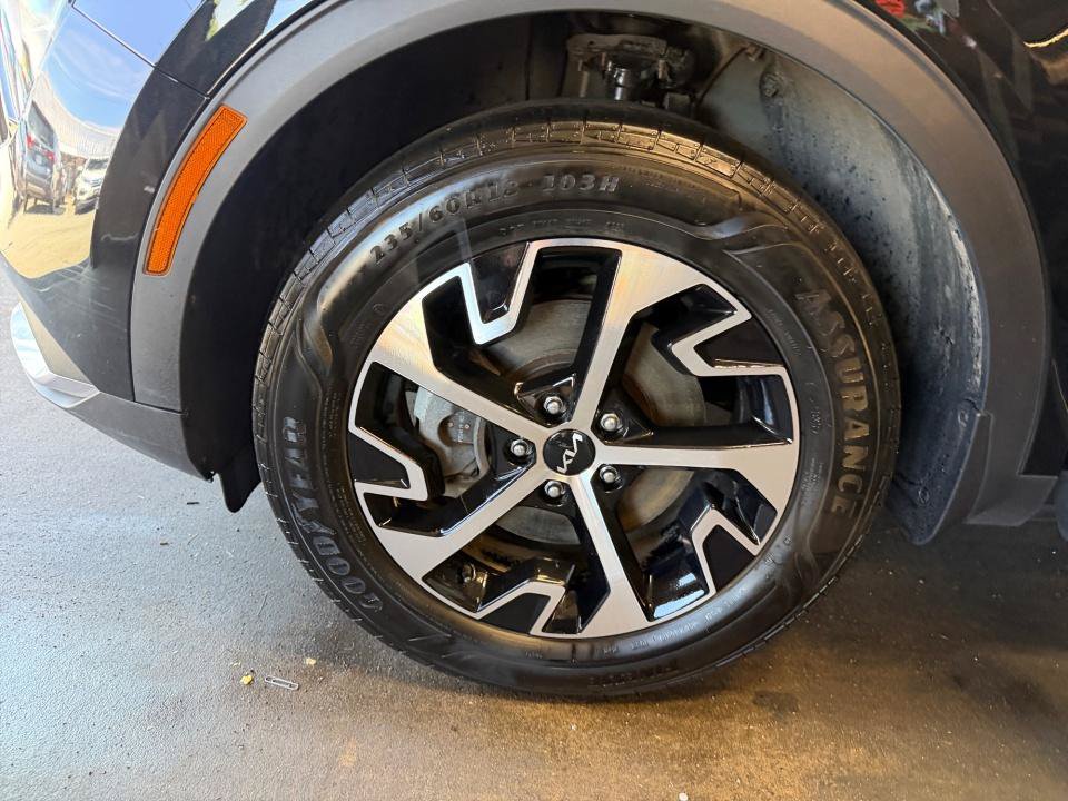 Used 2023 Kia Sportage EX AWD/4WD image 31