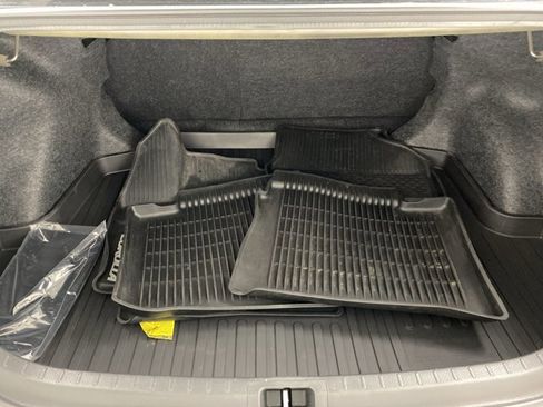 Used 2018 Toyota Corolla LE image 18