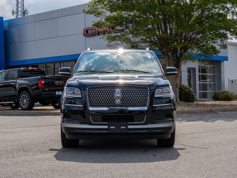 Used 2024 Lincoln Navigator Reserve AWD/4WD image 2