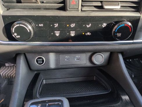 Used 2023 Nissan Rogue S image 17