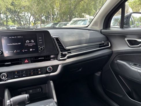 Used 2025 Kia Sportage LX FWD image 33
