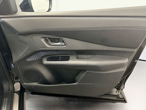 Used 2024 Nissan Ariya AWD image 33