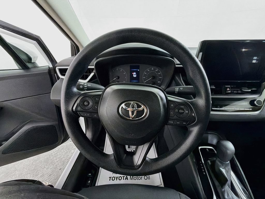 Used 2025 Toyota Corolla LE FWD image 13