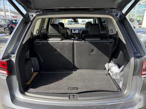 Used 2025 Volkswagen Atlas SEL Premium R-Line image 10