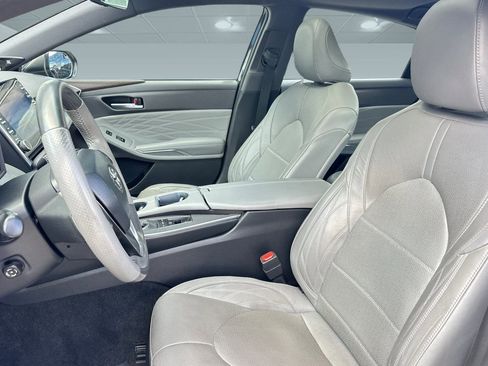 Used 2020 Toyota Avalon Limited image 22