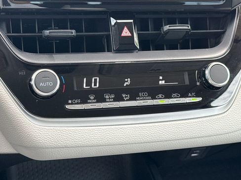 Used 2025 Toyota Corolla LE w/ Convenience Package FWD image 21