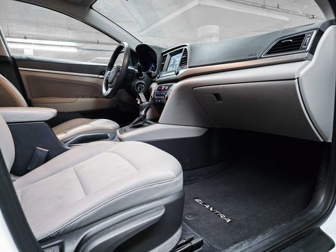 Used 2017 Hyundai Elantra SE image 36