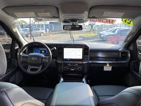 Used 2025 Ford F450 Lariat image 35