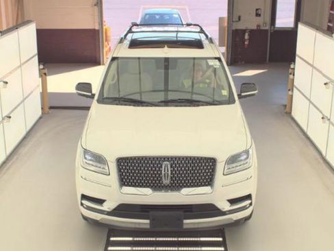 Used 2021 Lincoln Navigator Reserve w/ Luxury Package image 3