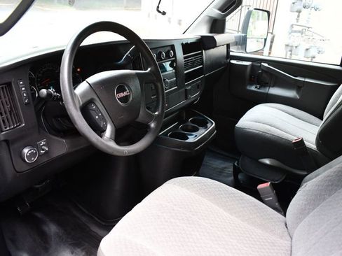 Used 2017 GMC Savana 4500 image 26