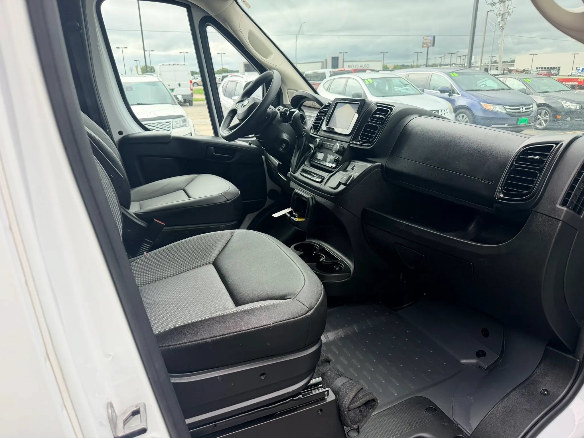 Used 2024 RAM ProMaster 2500 w/ Convenience Group FWD image 9