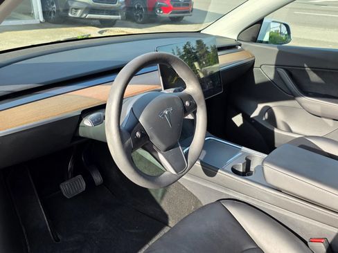 Used 2021 Tesla Model Y Long Range AWD/4WD image 9