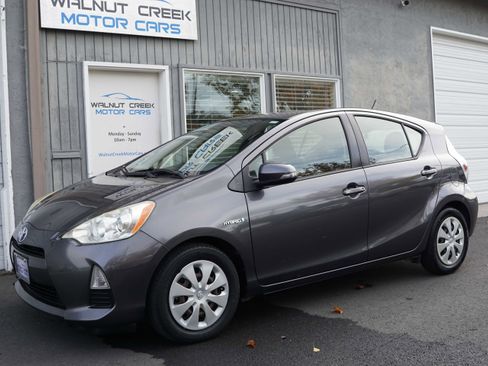 Used 2013 Toyota Prius C Two image 4