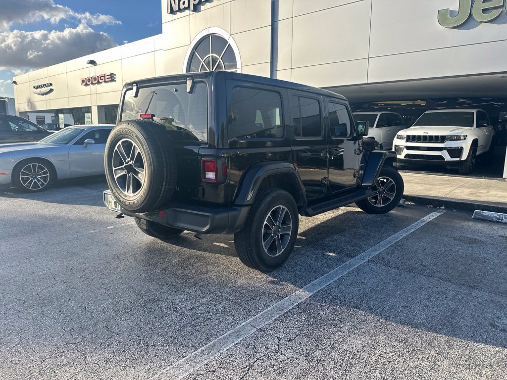 Used 2023 Jeep Wrangler Unlimited Sahara AWD/4WD image 4