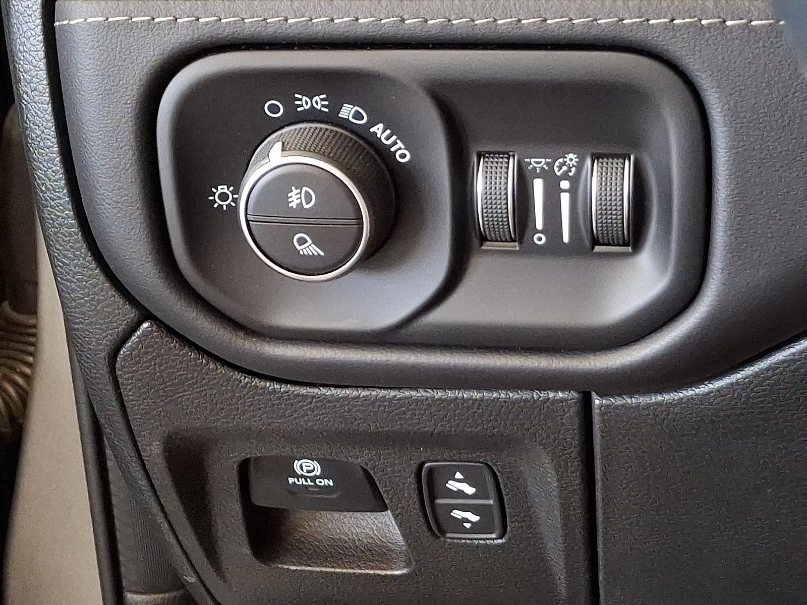 Used 2024 RAM 1500 Limited w/ Night Edition AWD/4WD image 21