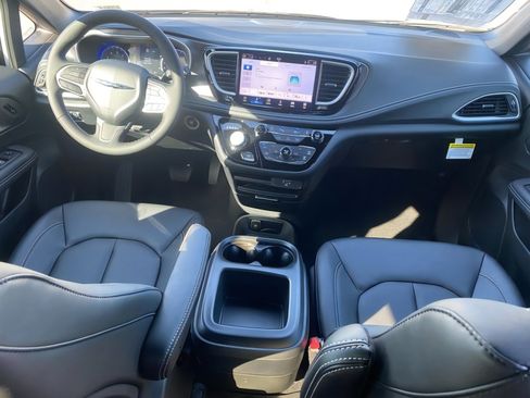 New 2026 Chrysler Pacifica Select image 28