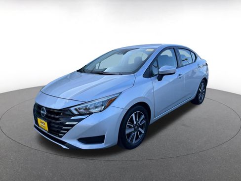 Used 2025 Nissan Versa SV FWD image 4