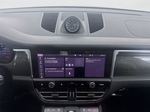 Certified 2025 Porsche Macan GTS image 19