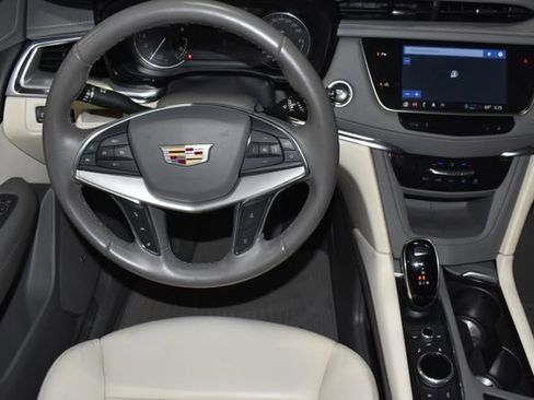 Used 2022 Cadillac XT5 Premium Luxury image 15